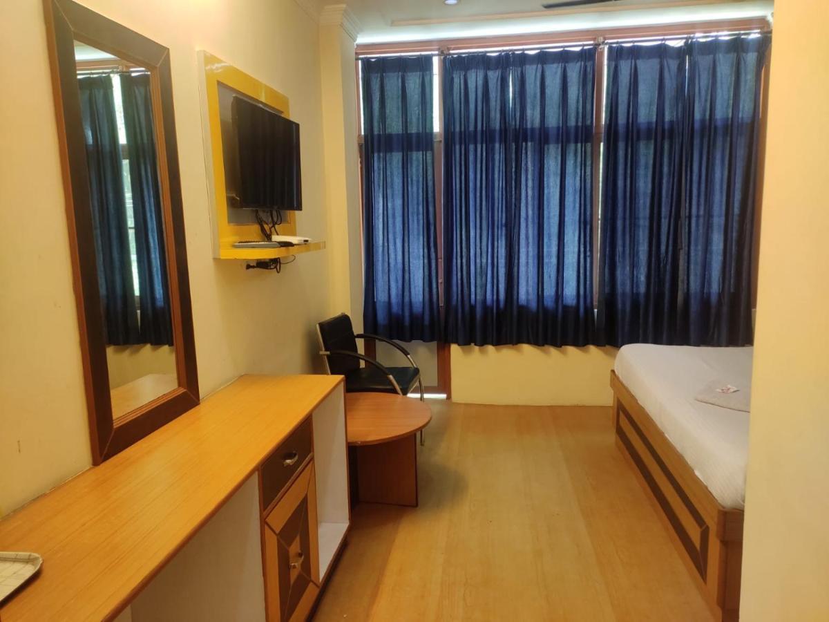 Hotel Amandeep Dharamsala Zewnętrze zdjęcie