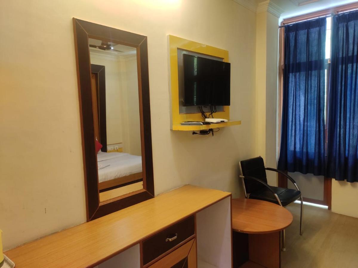 Hotel Amandeep Dharamsala Zewnętrze zdjęcie