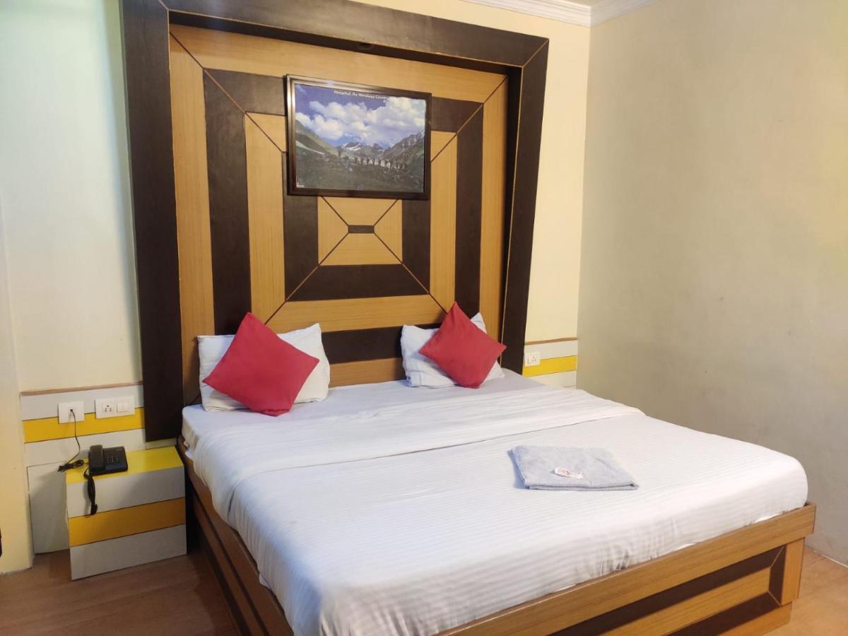 Hotel Amandeep Dharamsala Zewnętrze zdjęcie