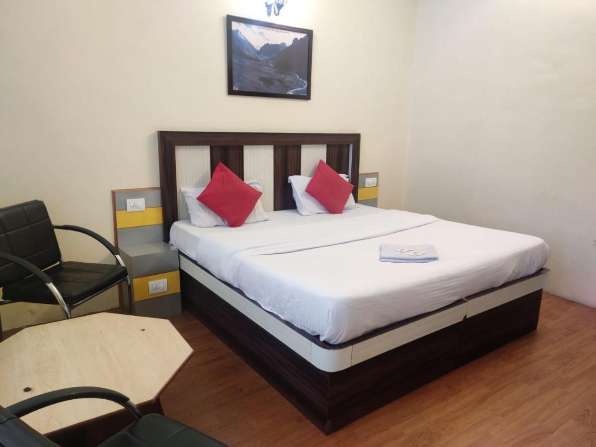 Hotel Amandeep Dharamsala Zewnętrze zdjęcie