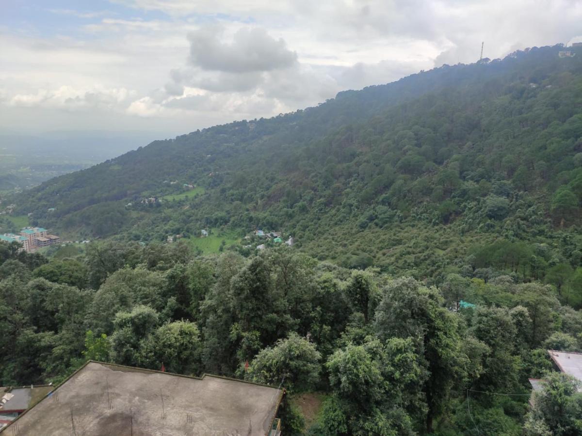 Hotel Amandeep Dharamsala Zewnętrze zdjęcie