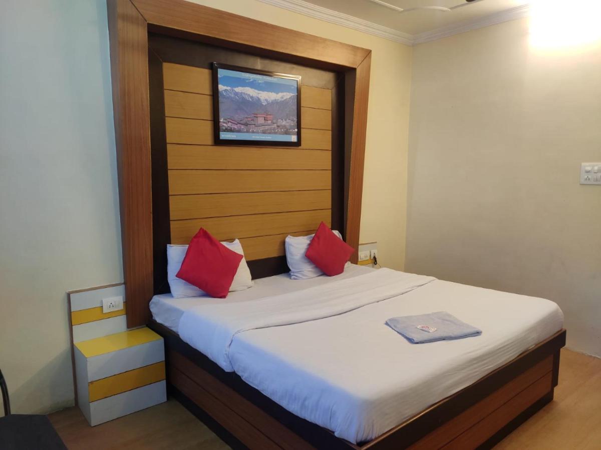 Hotel Amandeep Dharamsala Zewnętrze zdjęcie
