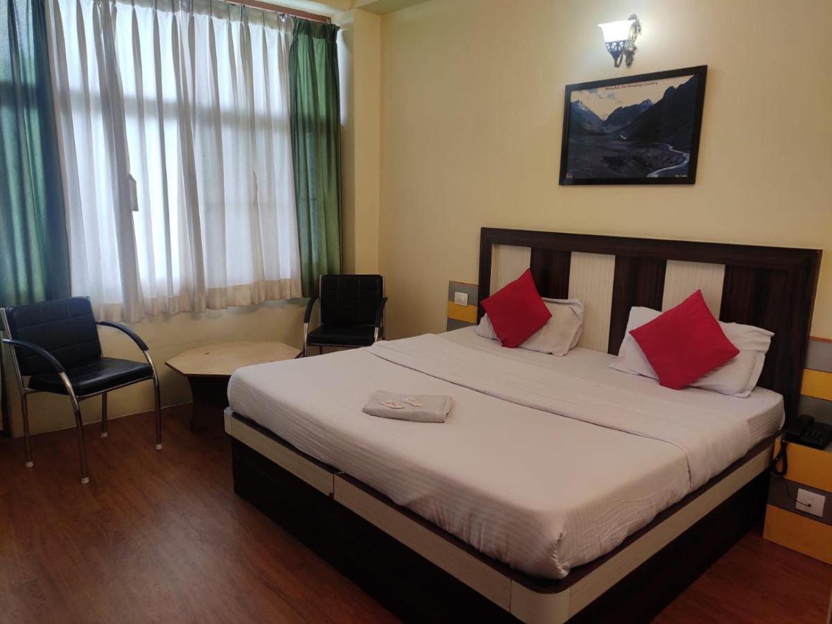 Hotel Amandeep Dharamsala Zewnętrze zdjęcie
