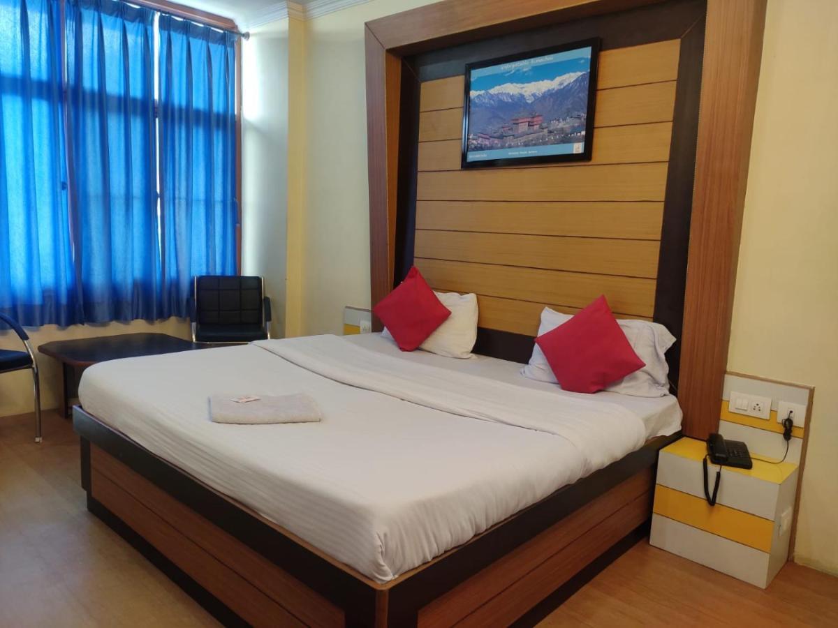 Hotel Amandeep Dharamsala Zewnętrze zdjęcie