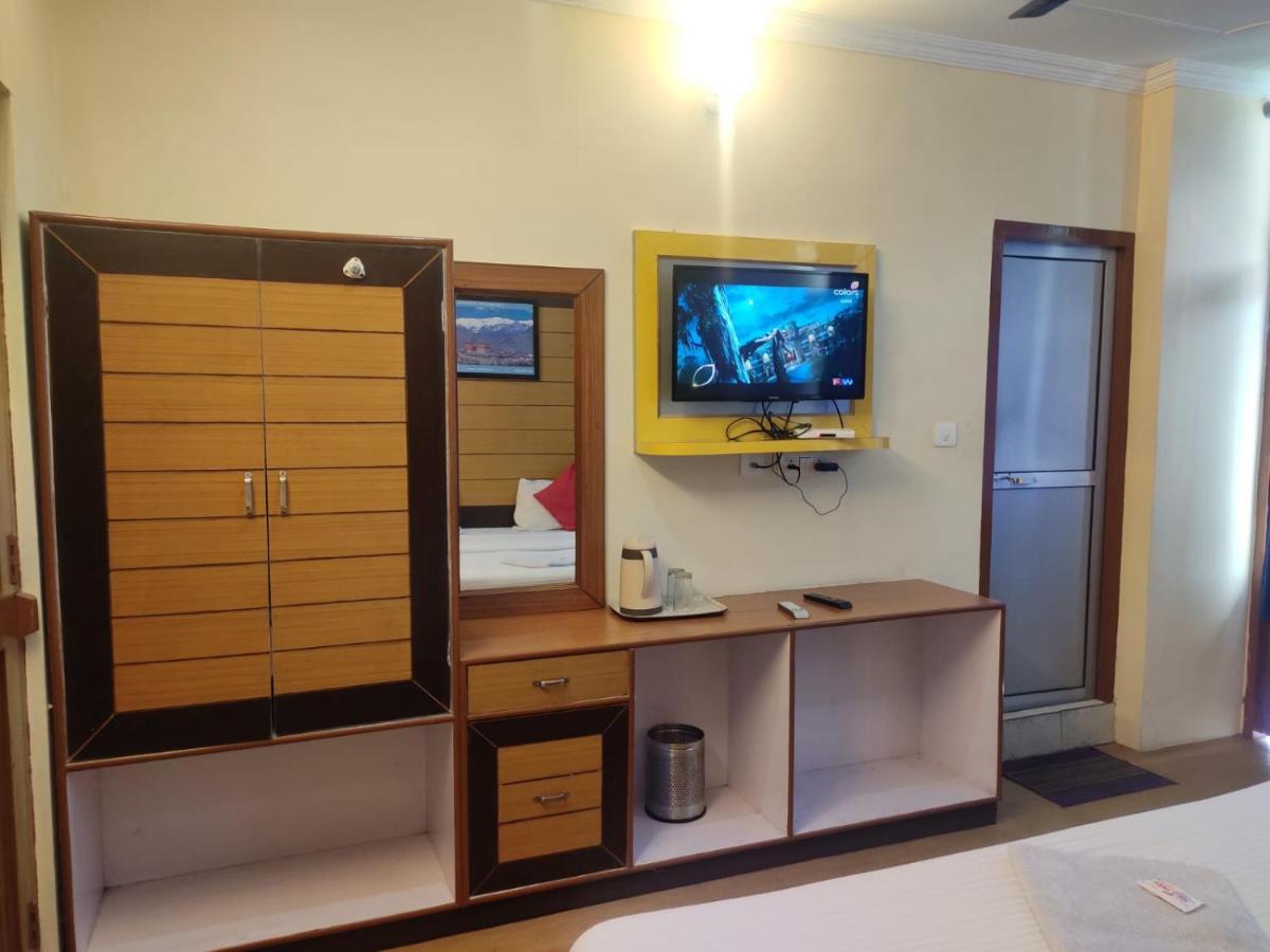 Hotel Amandeep Dharamsala Zewnętrze zdjęcie