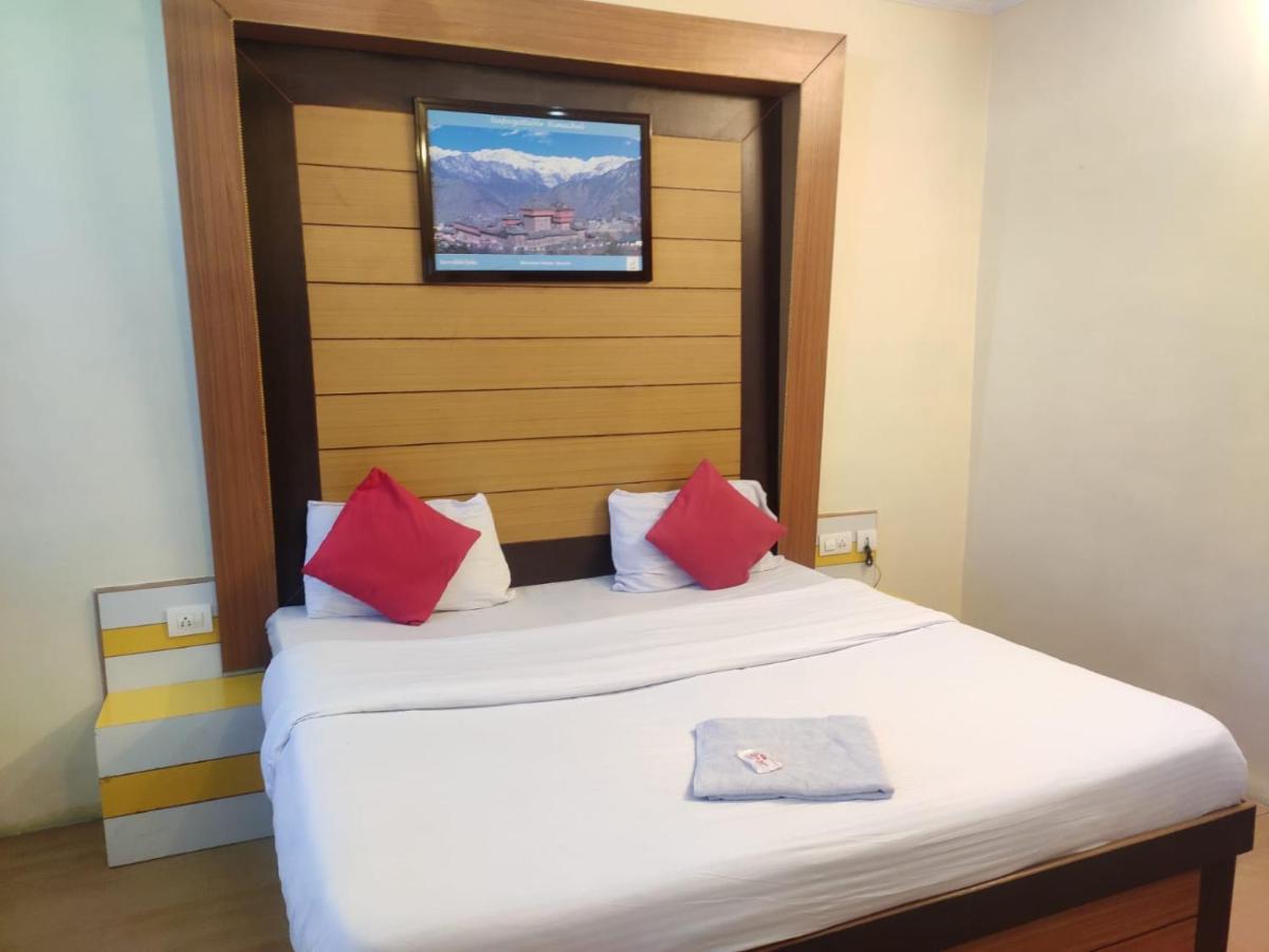 Hotel Amandeep Dharamsala Zewnętrze zdjęcie
