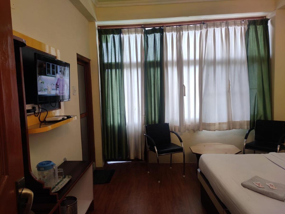 Hotel Amandeep Dharamsala Zewnętrze zdjęcie