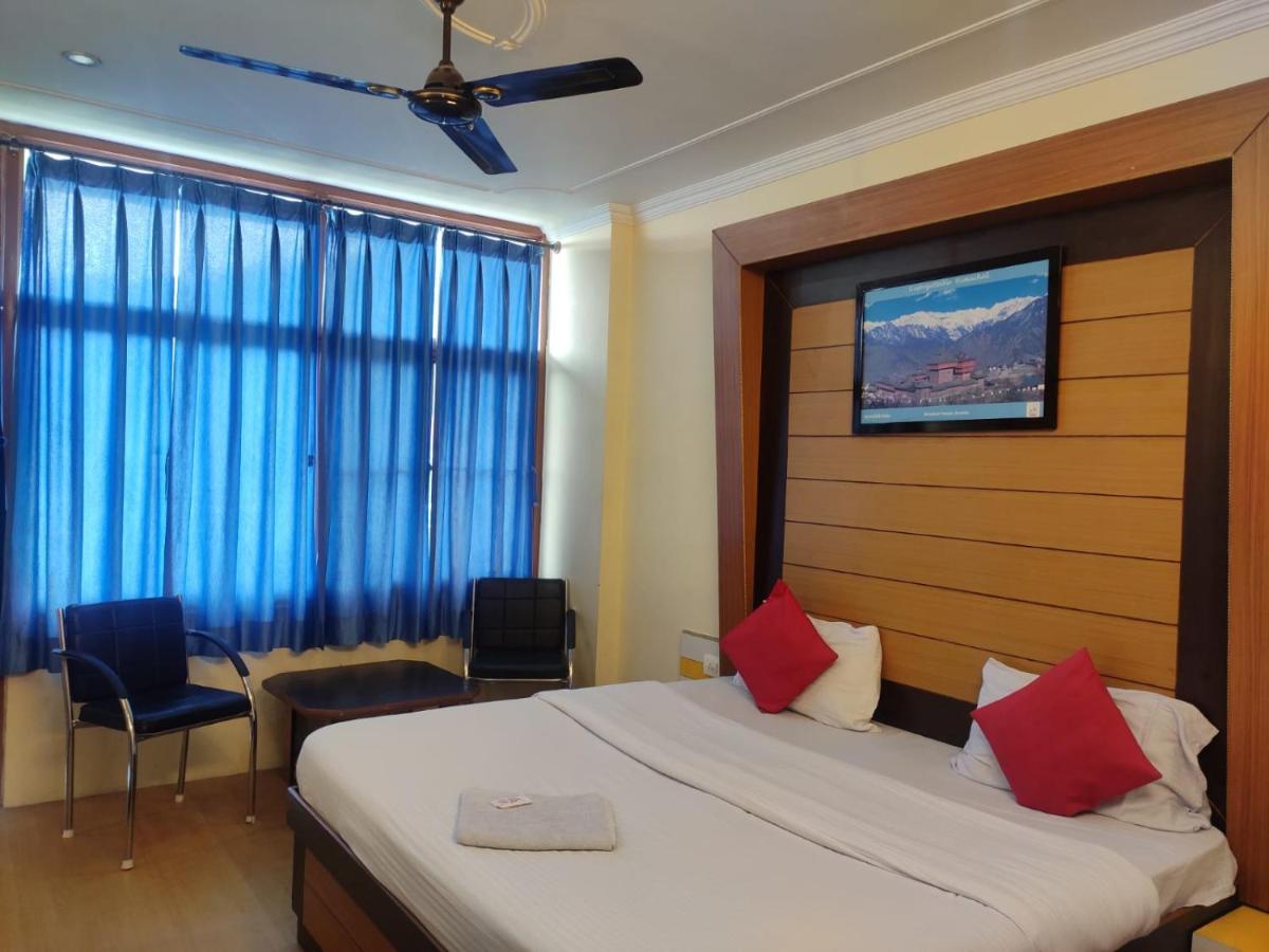Hotel Amandeep Dharamsala Zewnętrze zdjęcie